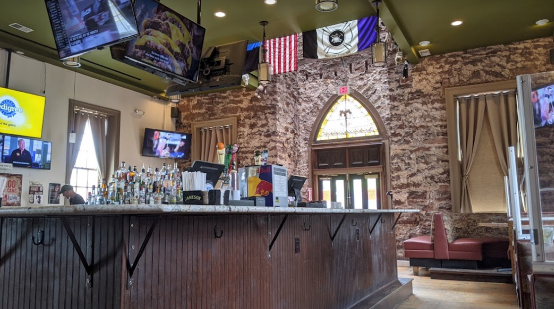 3 Monkeys Casual Atmosphere